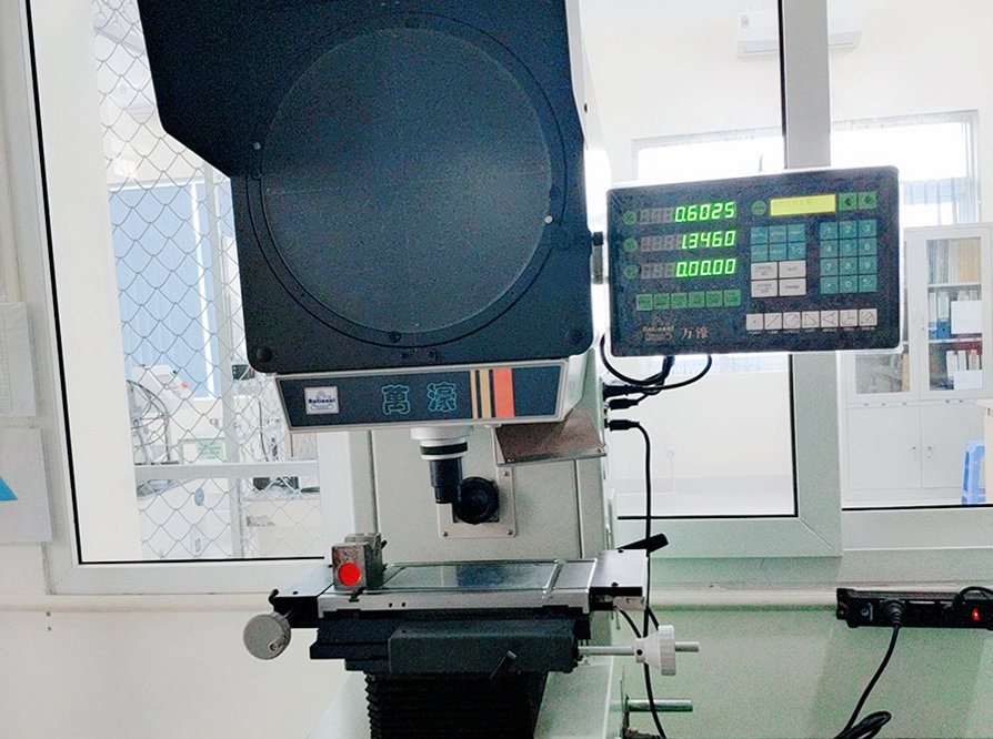 Projection detection machine