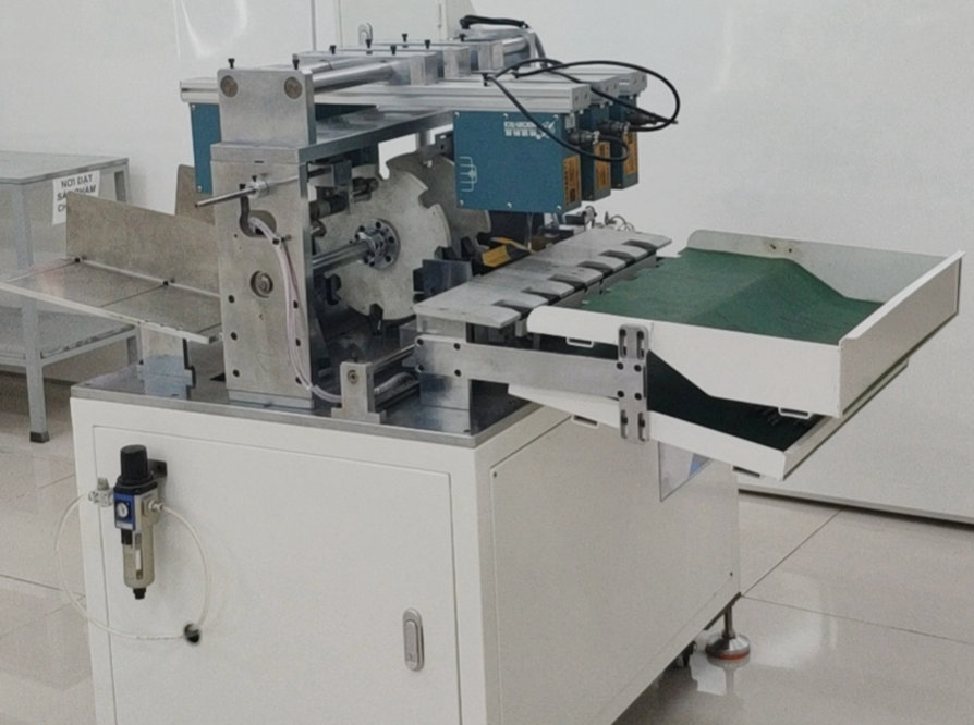 Runout, diameter and length detector